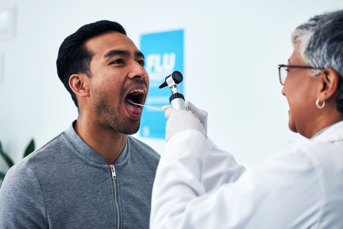 How Dentists Spot Early Signs of Oral Cancer